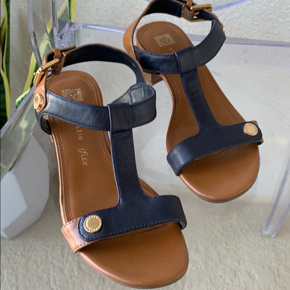 ANNE KLEIN | 6 | navy blue tan block heel sandals